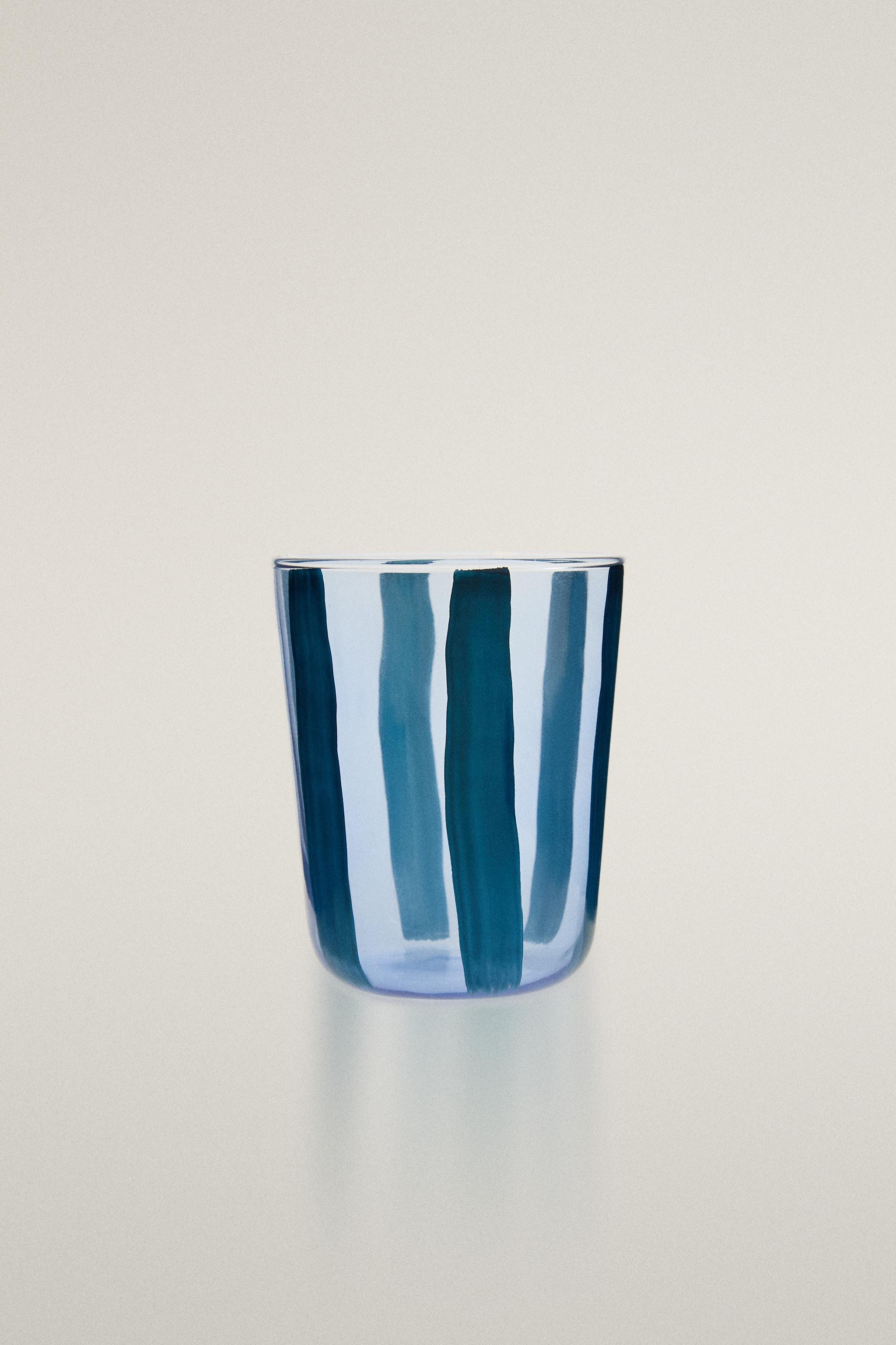 GLASS TUMBLER WITH LINE DESIGN